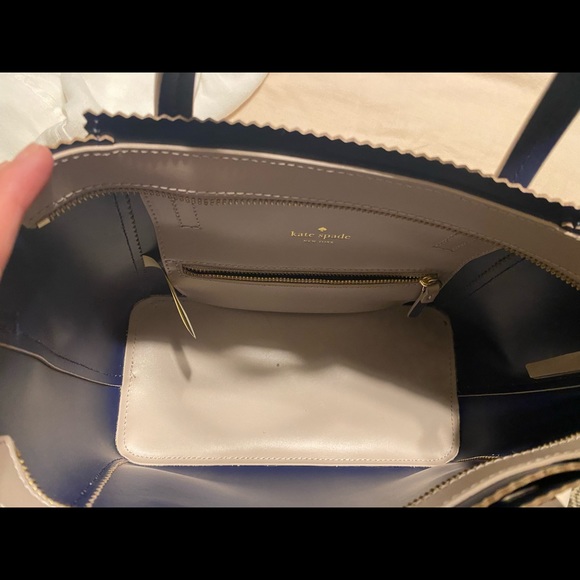 Small leather Kate Spade tote. - Picture 5 of 7